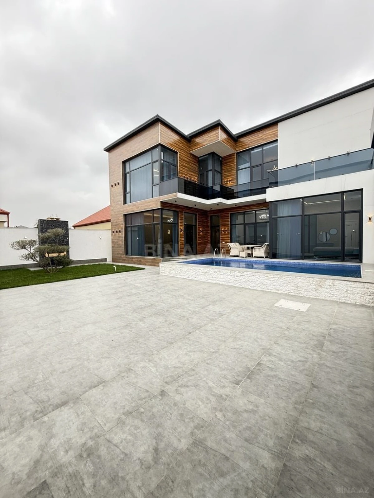Satılır 5 otaqlı həyət evi 245 m²