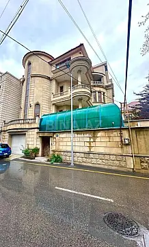 Satılır 16 otaqlı həyət evi 1200 m²