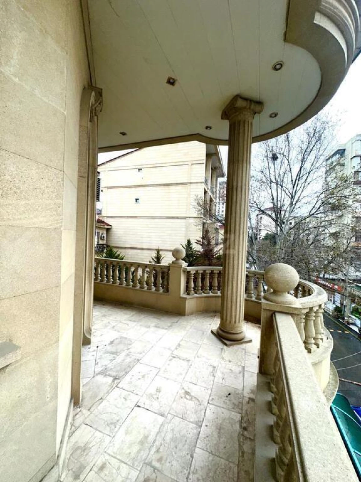 Satılır 16 otaqlı həyət evi 1200 m²