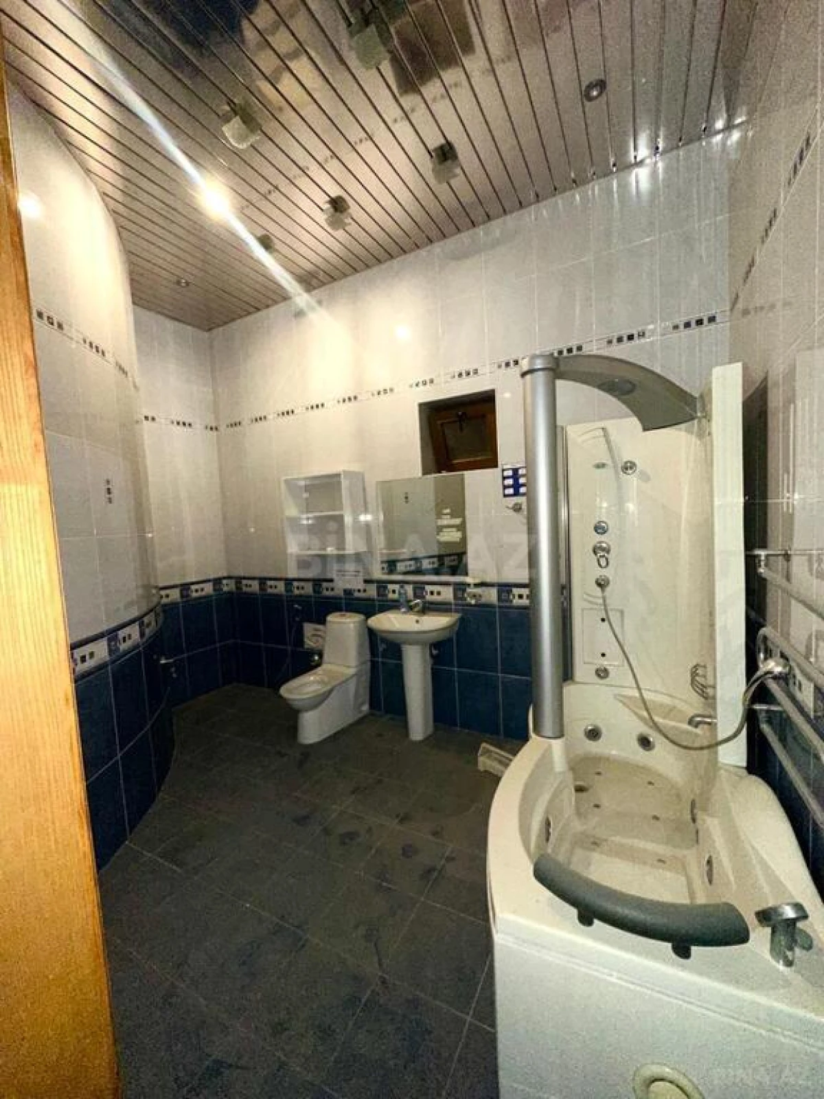 Satılır 16 otaqlı həyət evi 1200 m²