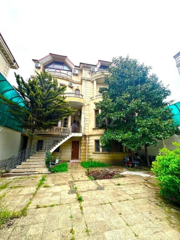 Satılır 16 otaqlı həyət evi 1200 m²