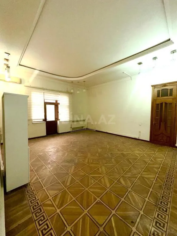 Satılır 16 otaqlı həyət evi 1200 m²