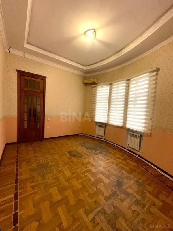 Satılır 16 otaqlı həyət evi 1200 m²