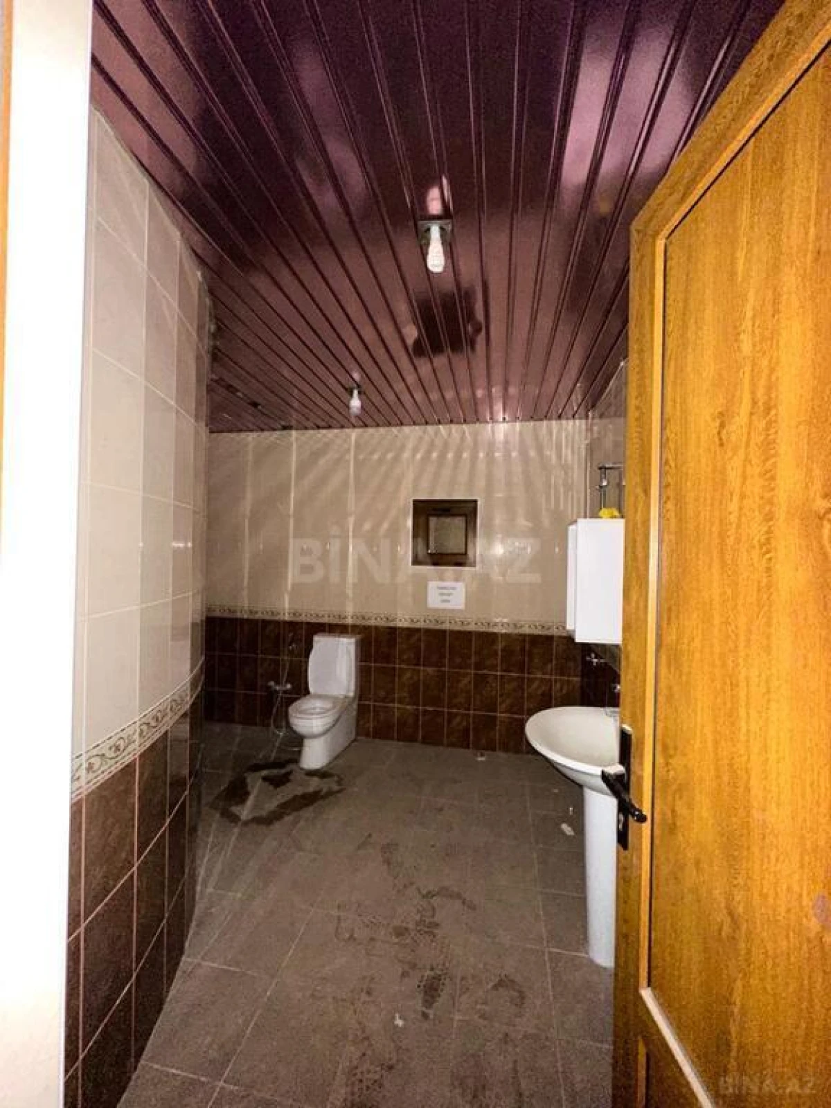 Satılır 16 otaqlı həyət evi 1200 m²