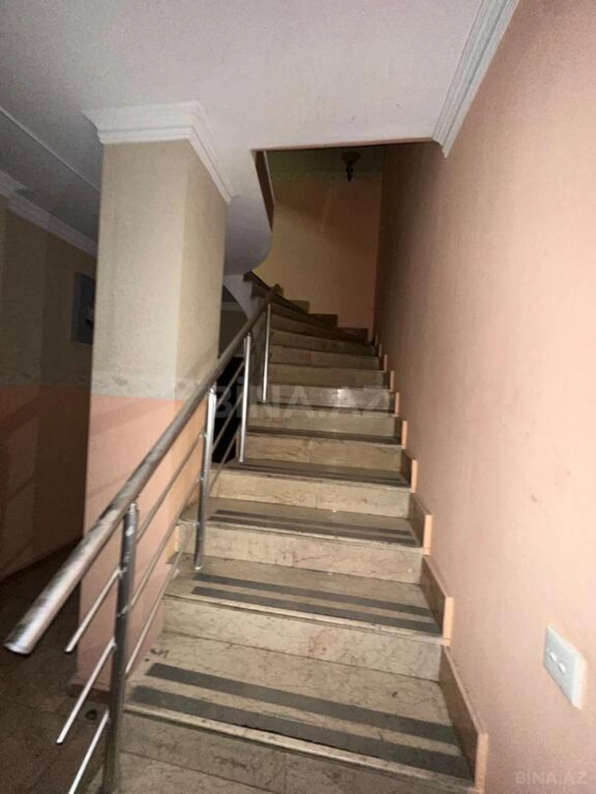 Satılır 16 otaqlı həyət evi 1200 m²