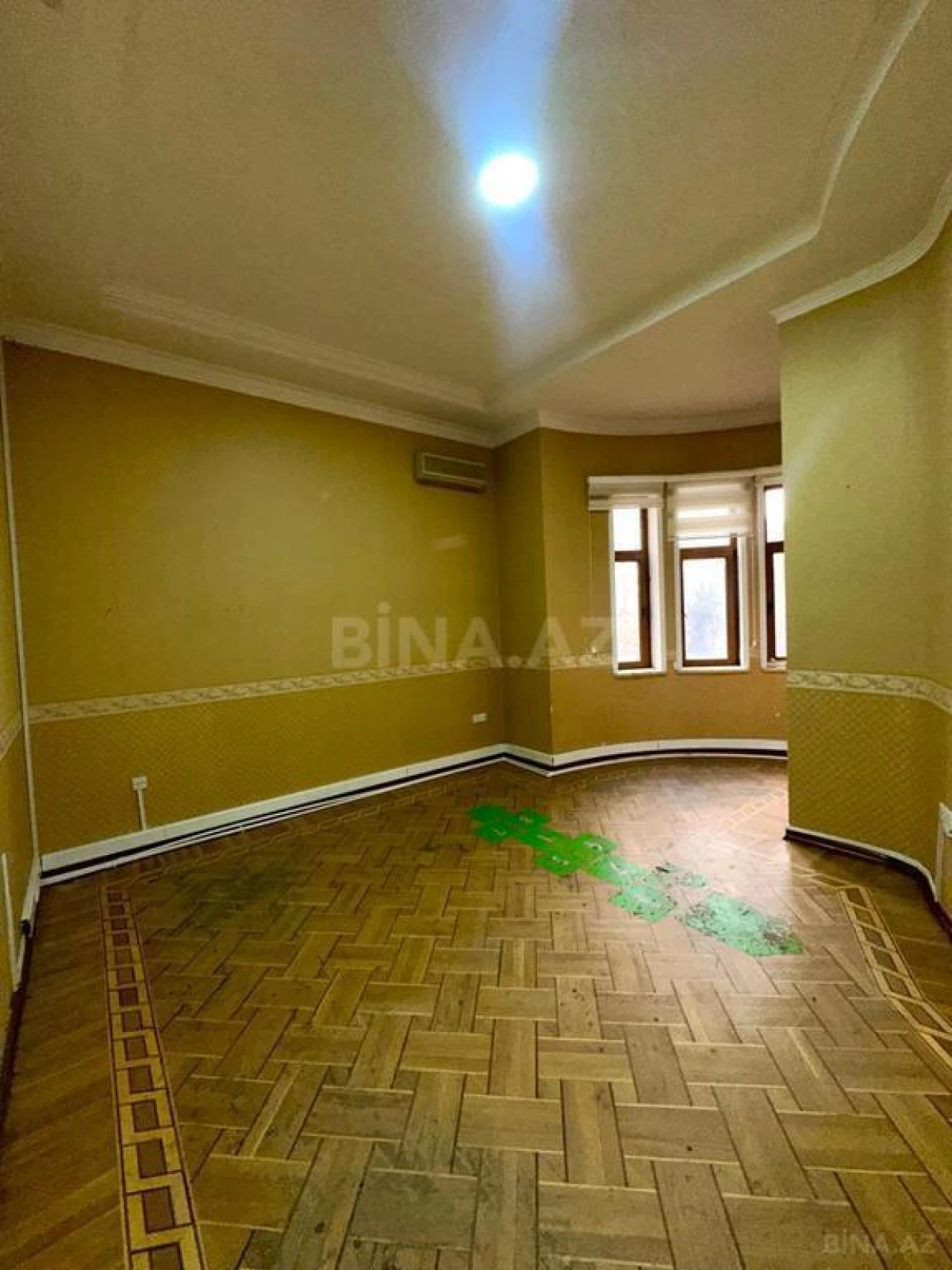 Satılır 16 otaqlı həyət evi 1200 m²