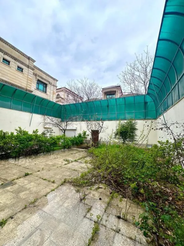 Satılır 16 otaqlı həyət evi 1200 m²