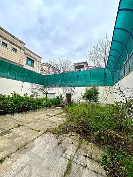 Satılır 16 otaqlı həyət evi 1200 m²