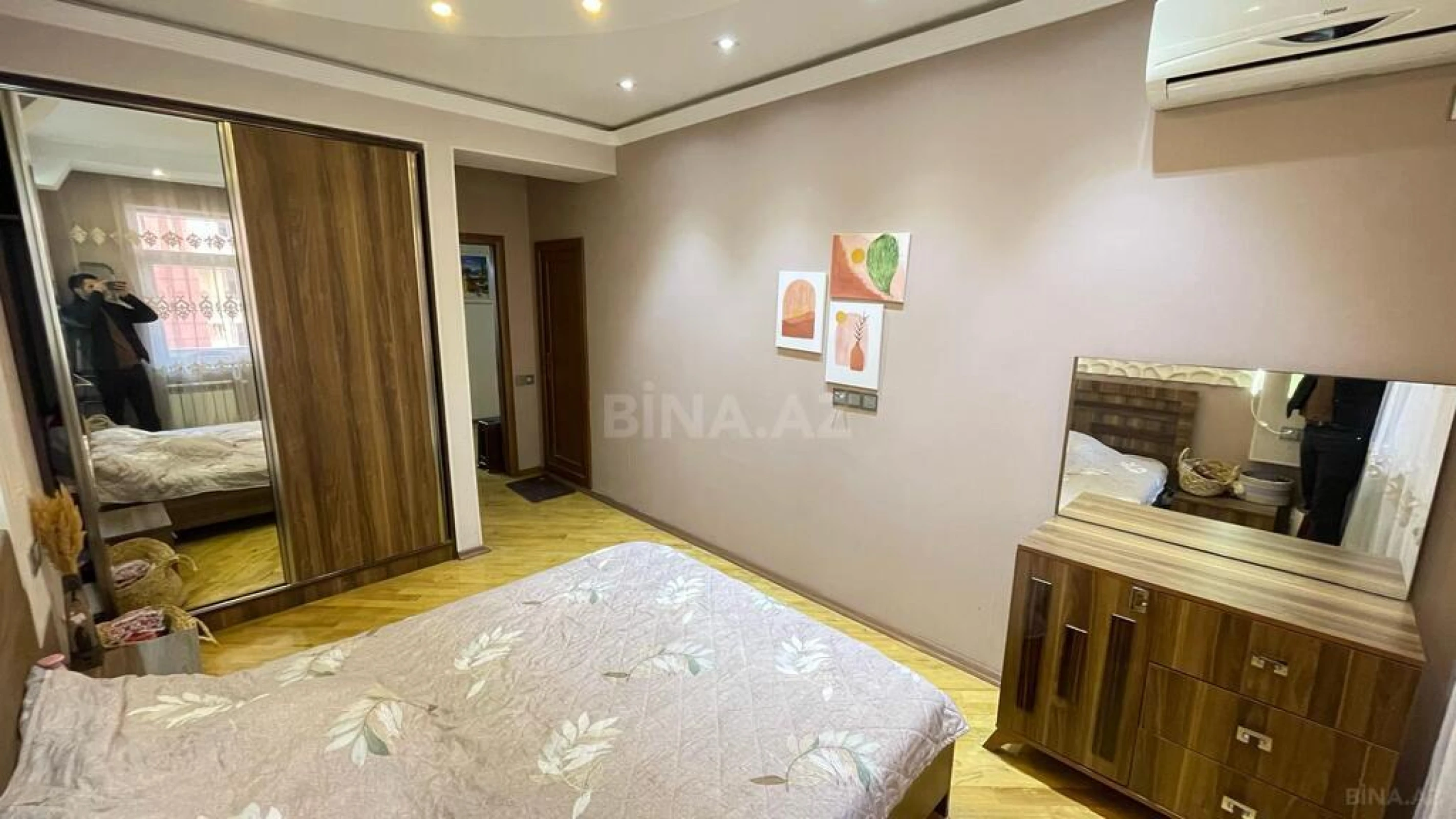 Satılır 4 otaqlı mənzil 107 m²