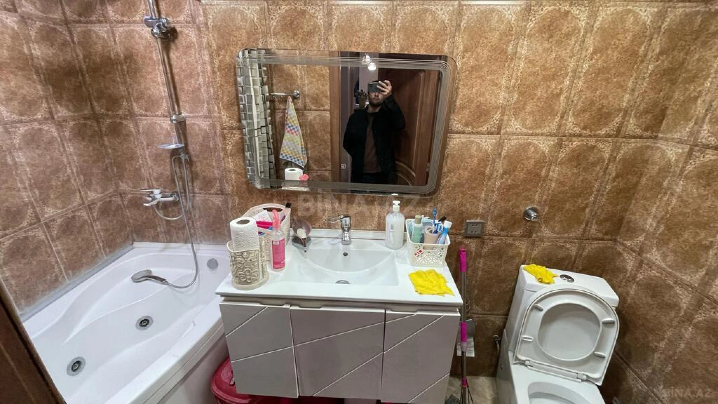 Satılır 4 otaqlı mənzil 107 m²