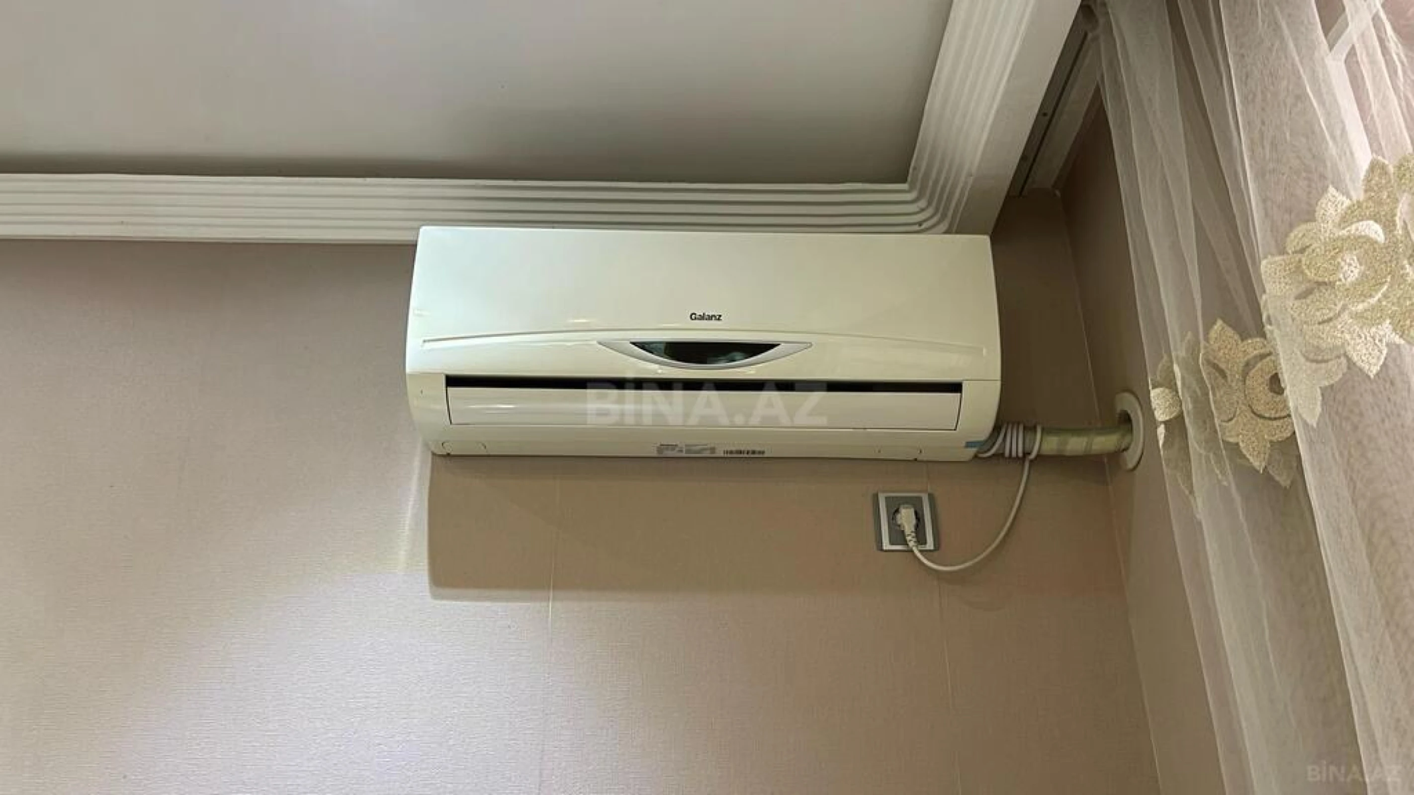 Satılır 4 otaqlı mənzil 107 m²