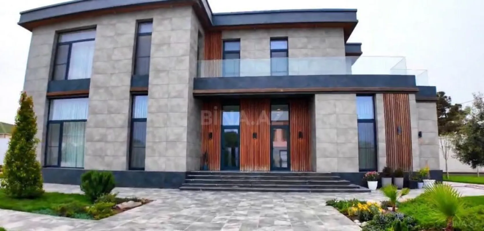 Satılır 5 otaqlı həyət evi 700 m²