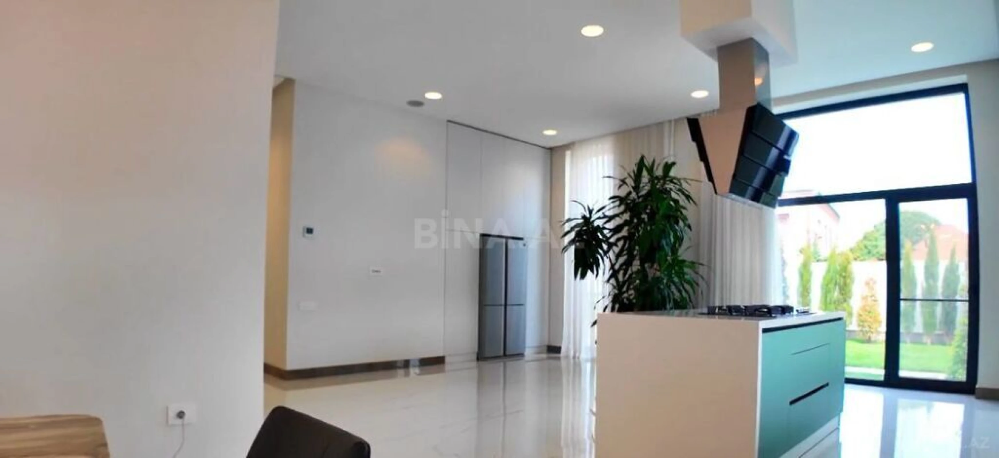Satılır 5 otaqlı həyət evi 700 m²