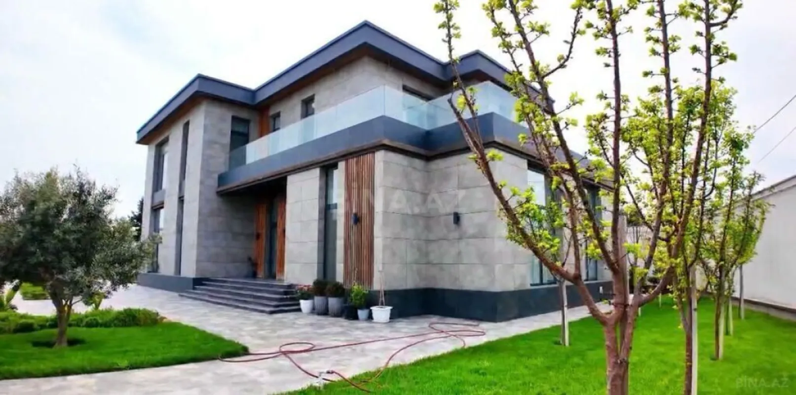 Satılır 5 otaqlı həyət evi 700 m²