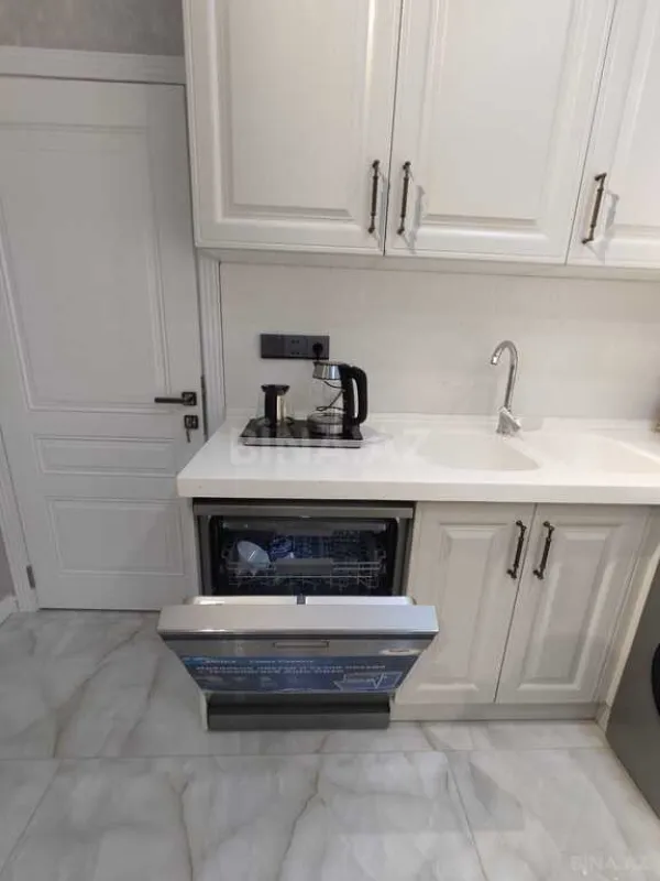 Satılır 3 otaqlı mənzil 136 m²