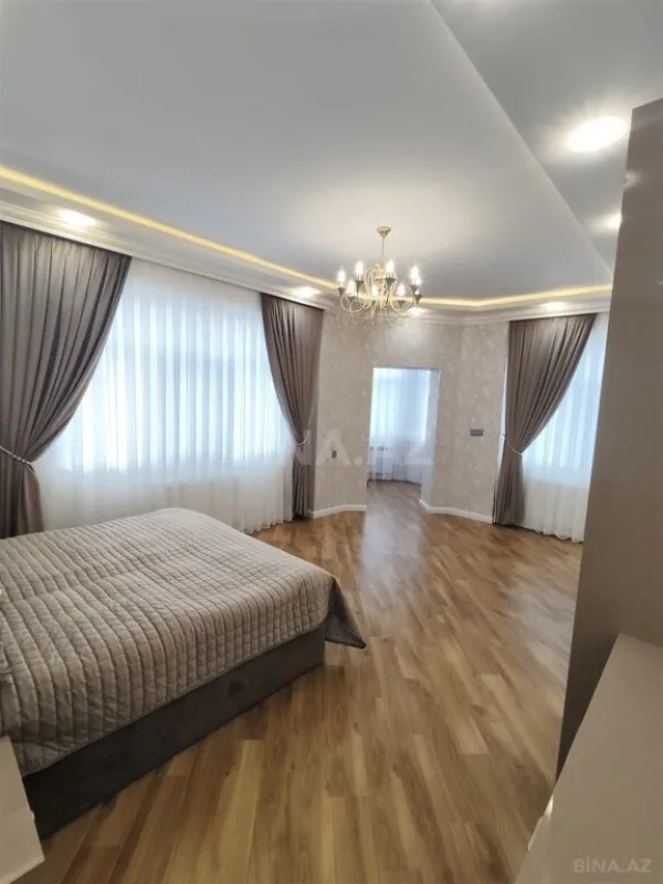 Satılır 3 otaqlı mənzil 136 m²