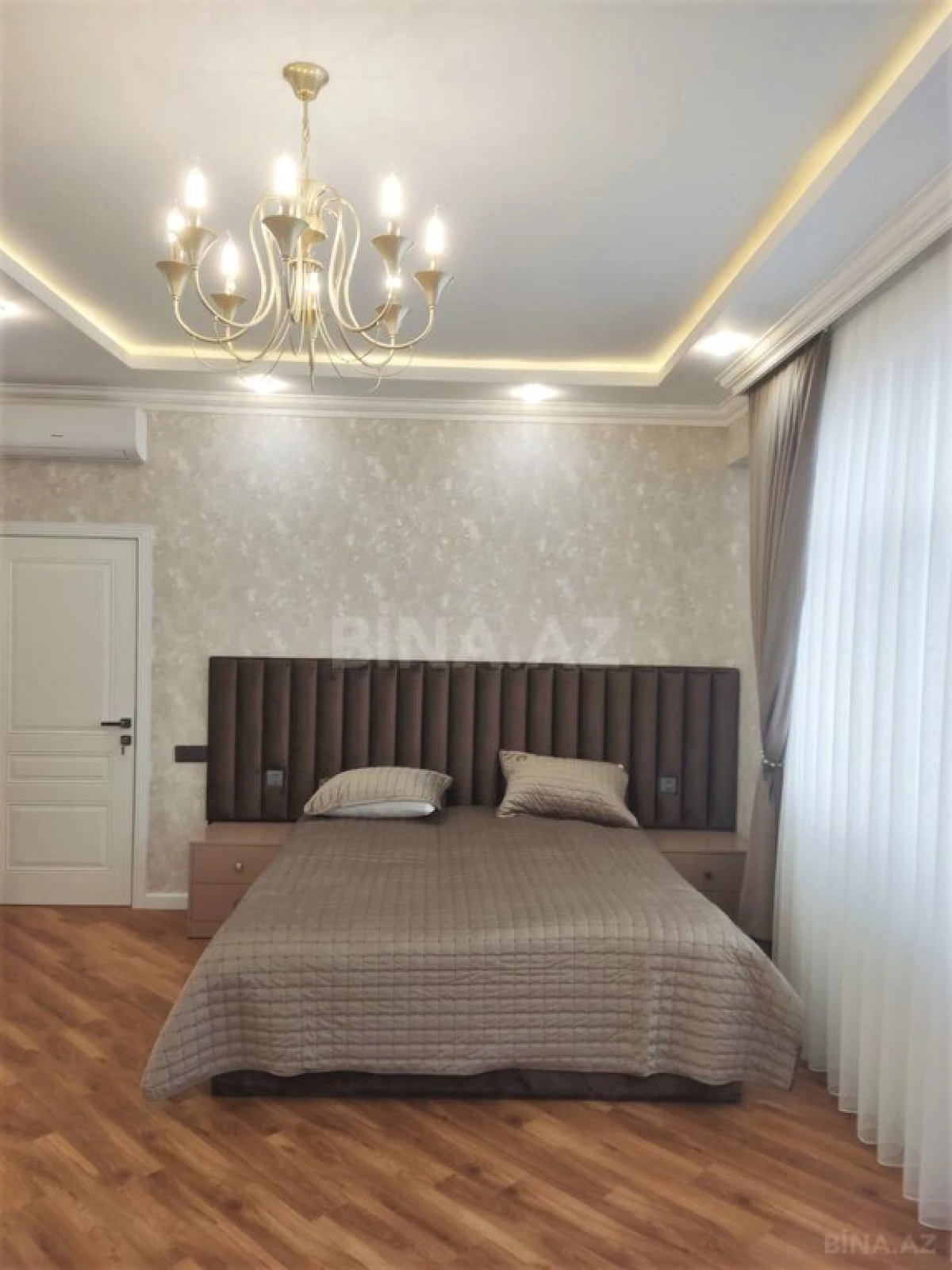 Satılır 3 otaqlı mənzil 136 m²