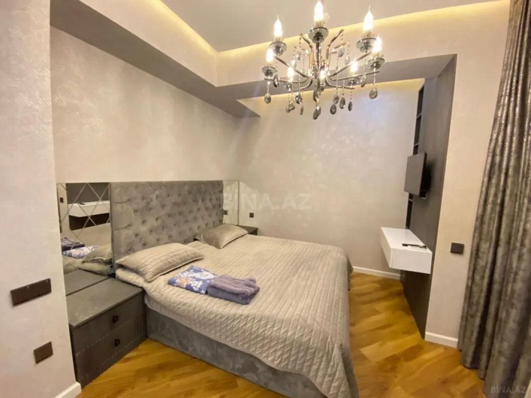 Satılır 3 otaqlı mənzil 136 m²