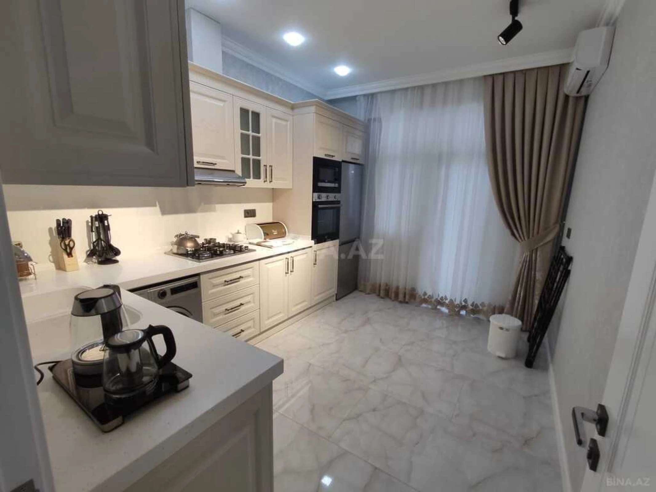 Satılır 3 otaqlı mənzil 136 m²
