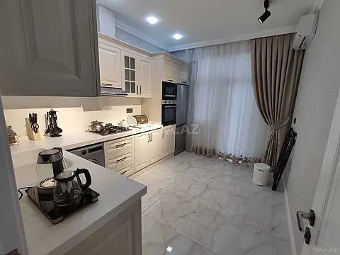 Satılır 3 otaqlı mənzil 136 m²