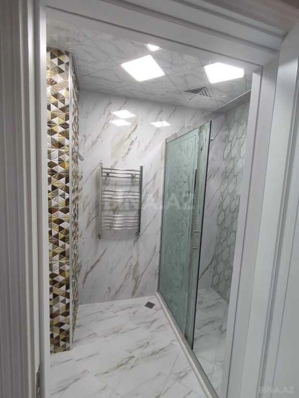 Satılır 3 otaqlı mənzil 136 m²