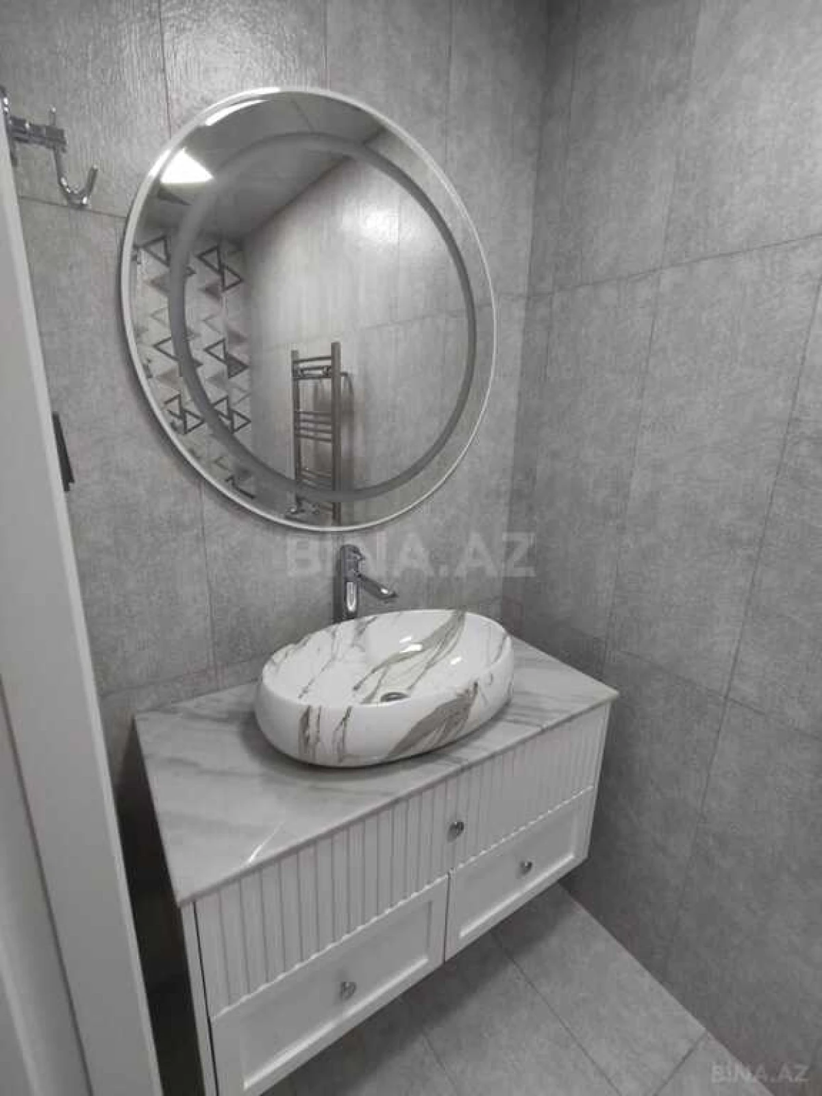 Satılır 3 otaqlı mənzil 136 m²