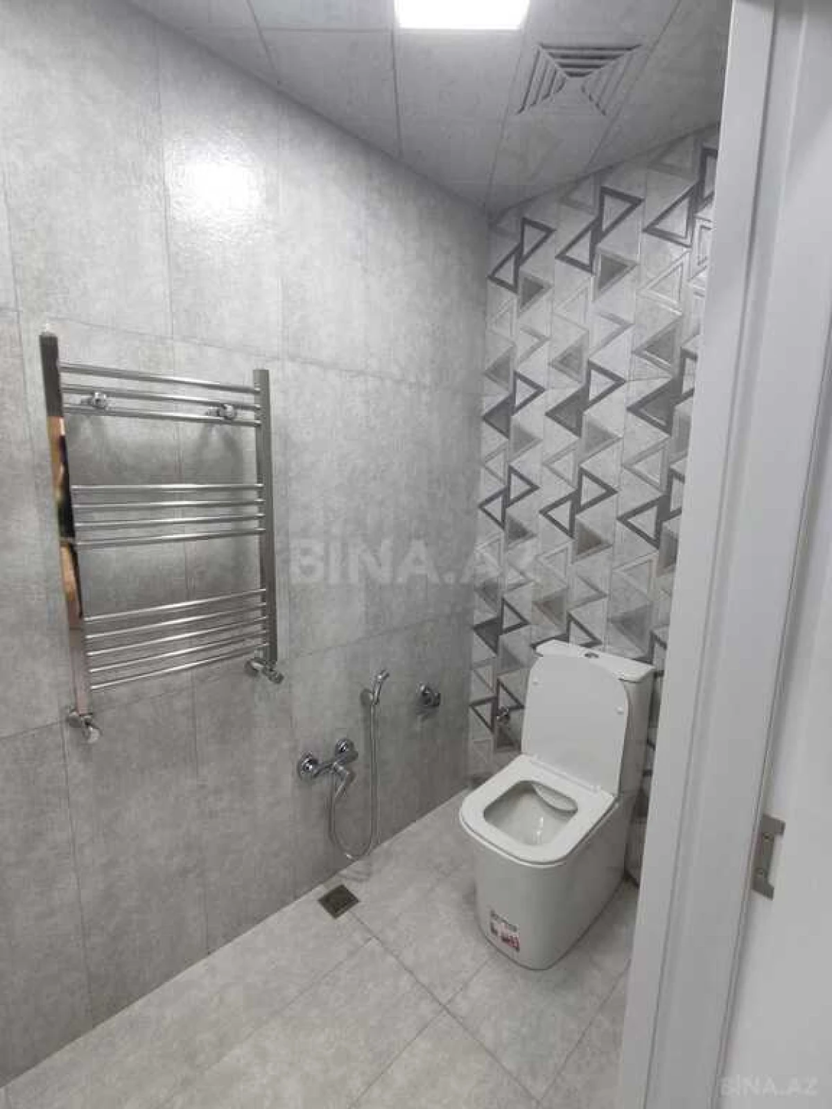 Satılır 3 otaqlı mənzil 136 m²