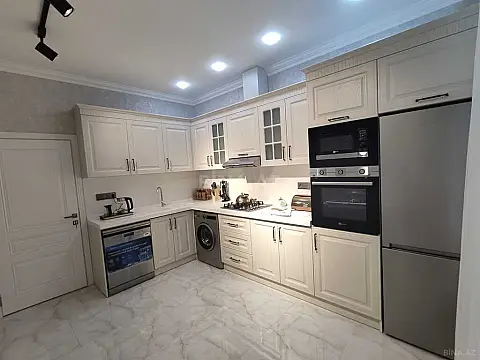 Satılır 3 otaqlı mənzil 136 m²