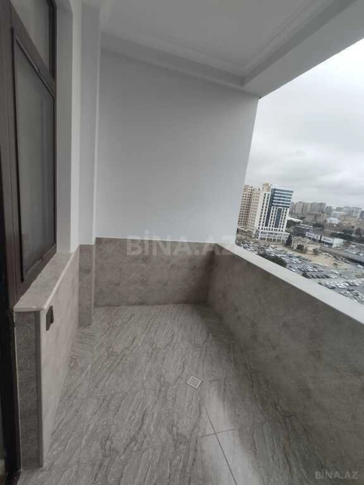 Satılır 3 otaqlı mənzil 136 m²