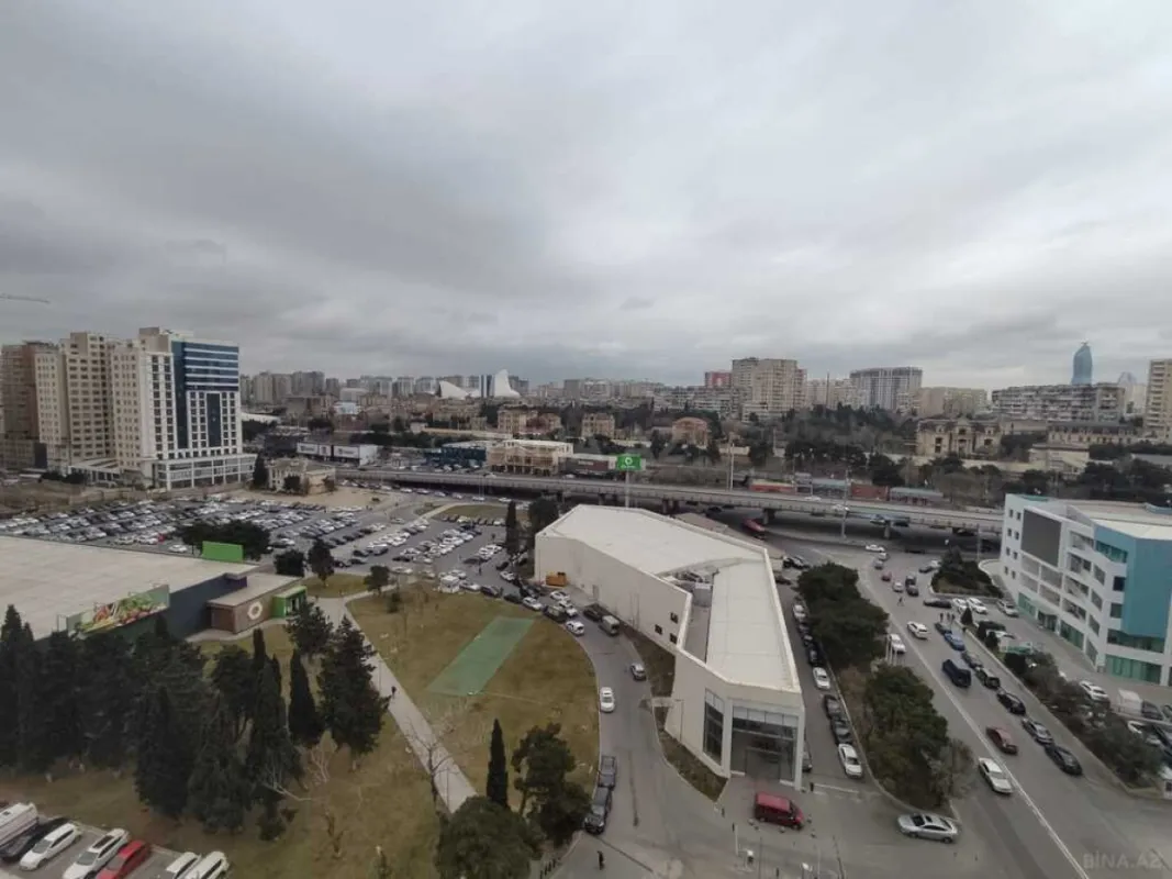 Satılır 3 otaqlı mənzil 136 m²
