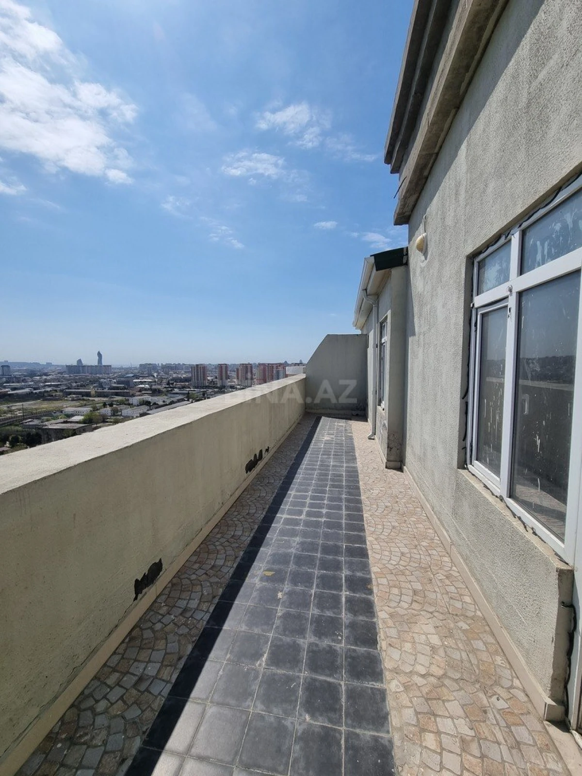 Satılır 6 otaqlı mənzil 340 m²