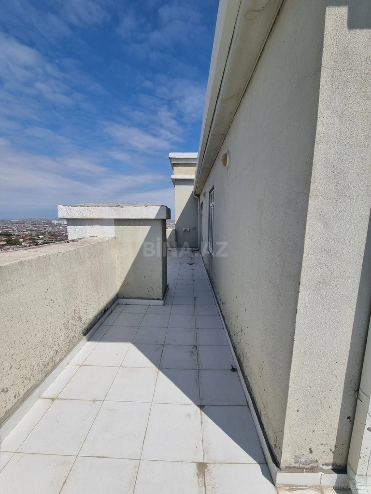 Satılır 6 otaqlı mənzil 340 m²