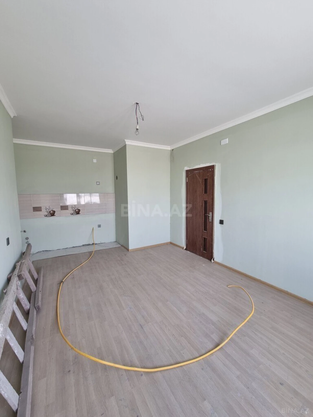 Satılır 6 otaqlı mənzil 340 m²