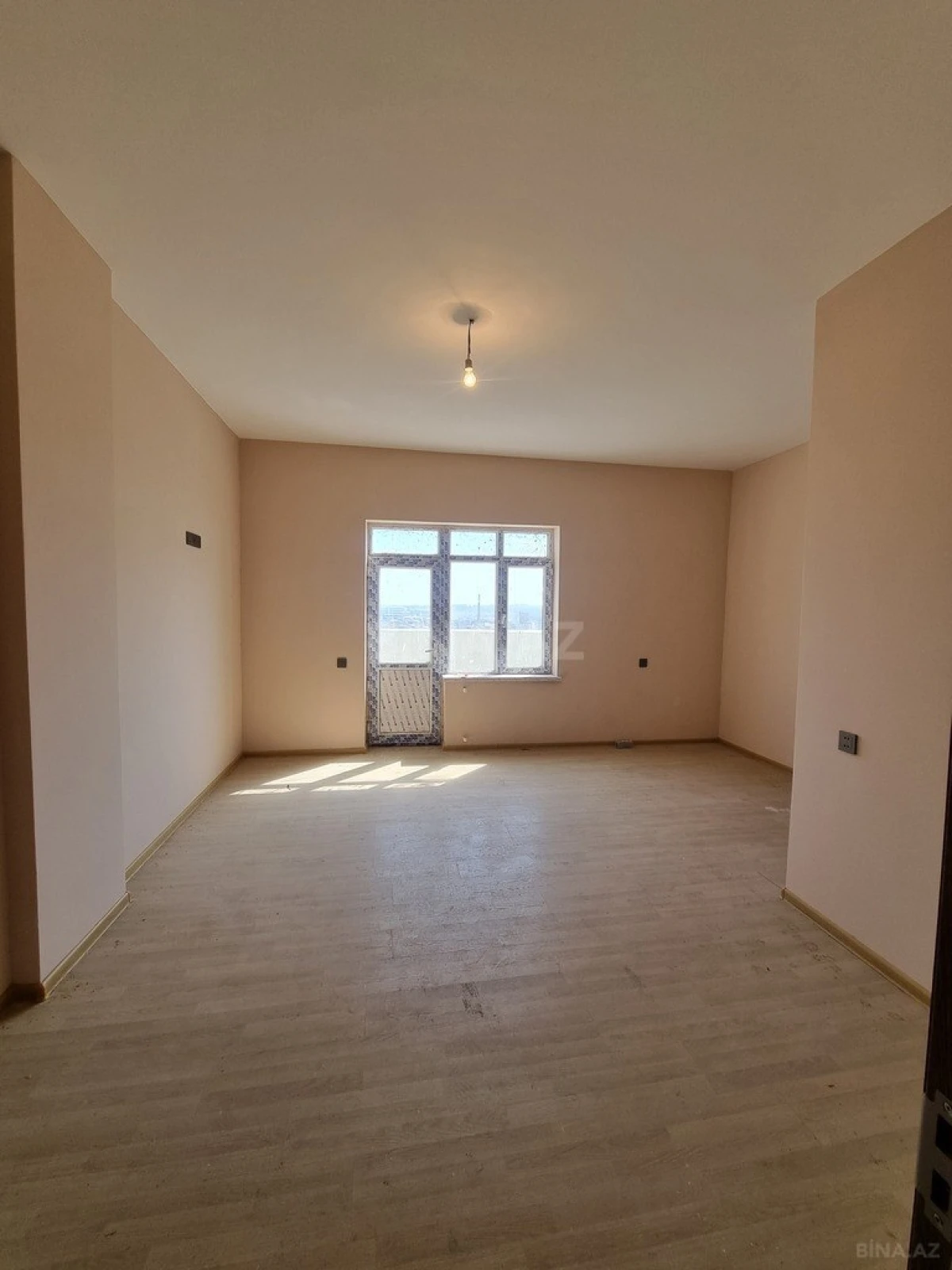 Satılır 6 otaqlı mənzil 340 m²