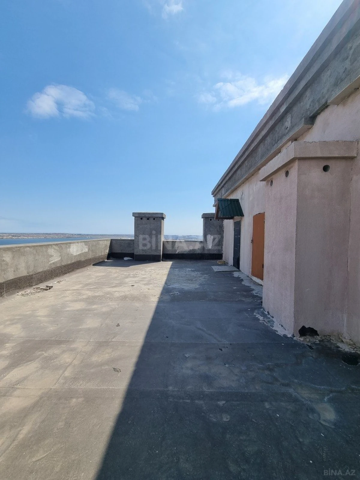 Satılır 6 otaqlı mənzil 340 m²