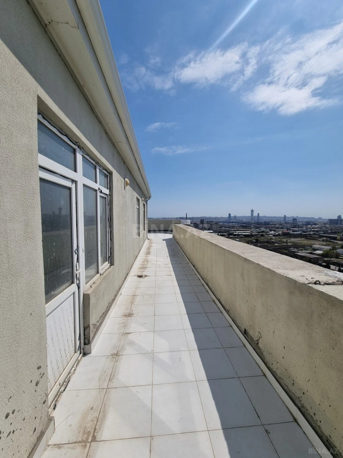 Satılır 6 otaqlı mənzil 340 m²