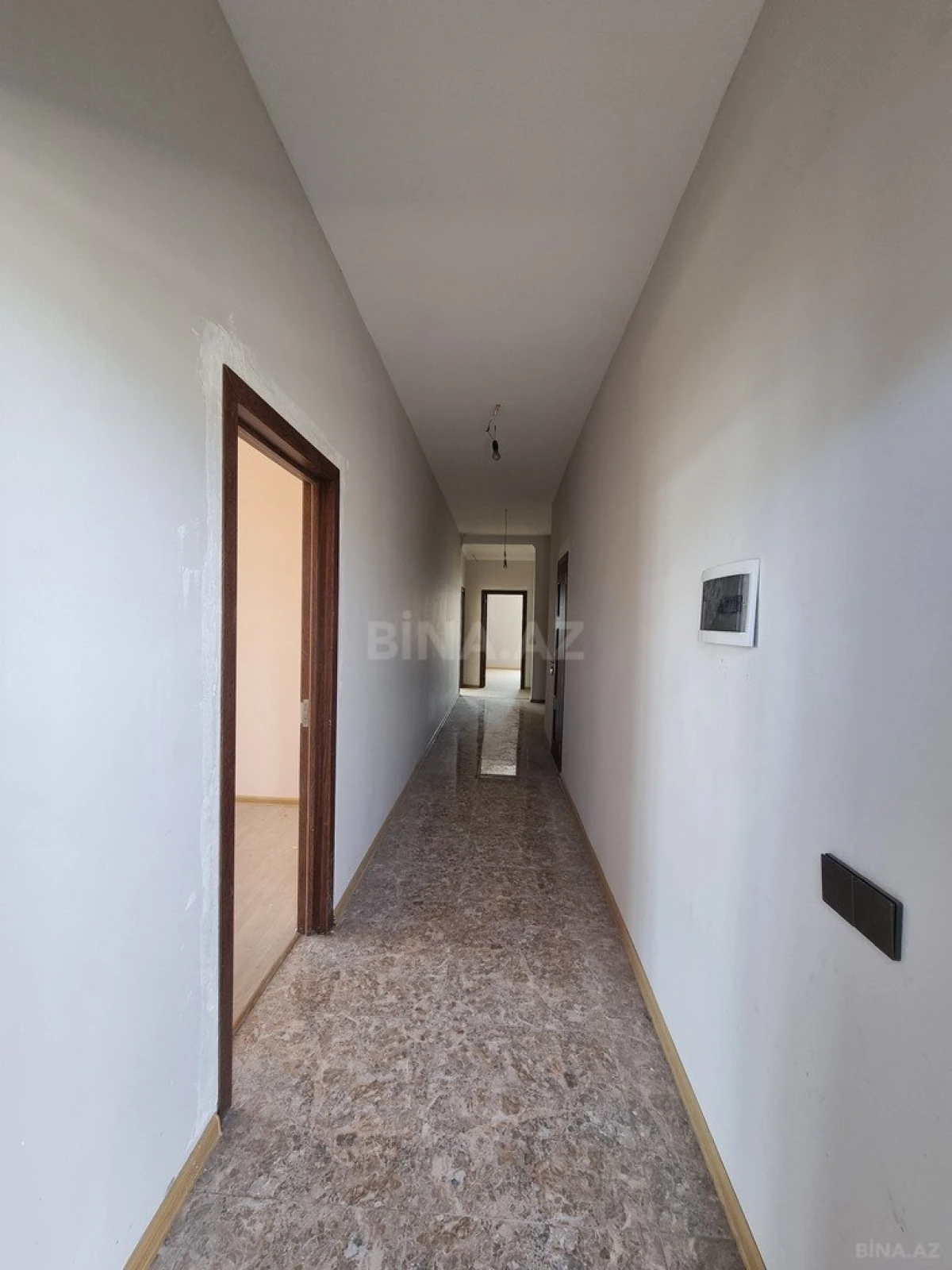 Satılır 6 otaqlı mənzil 340 m²