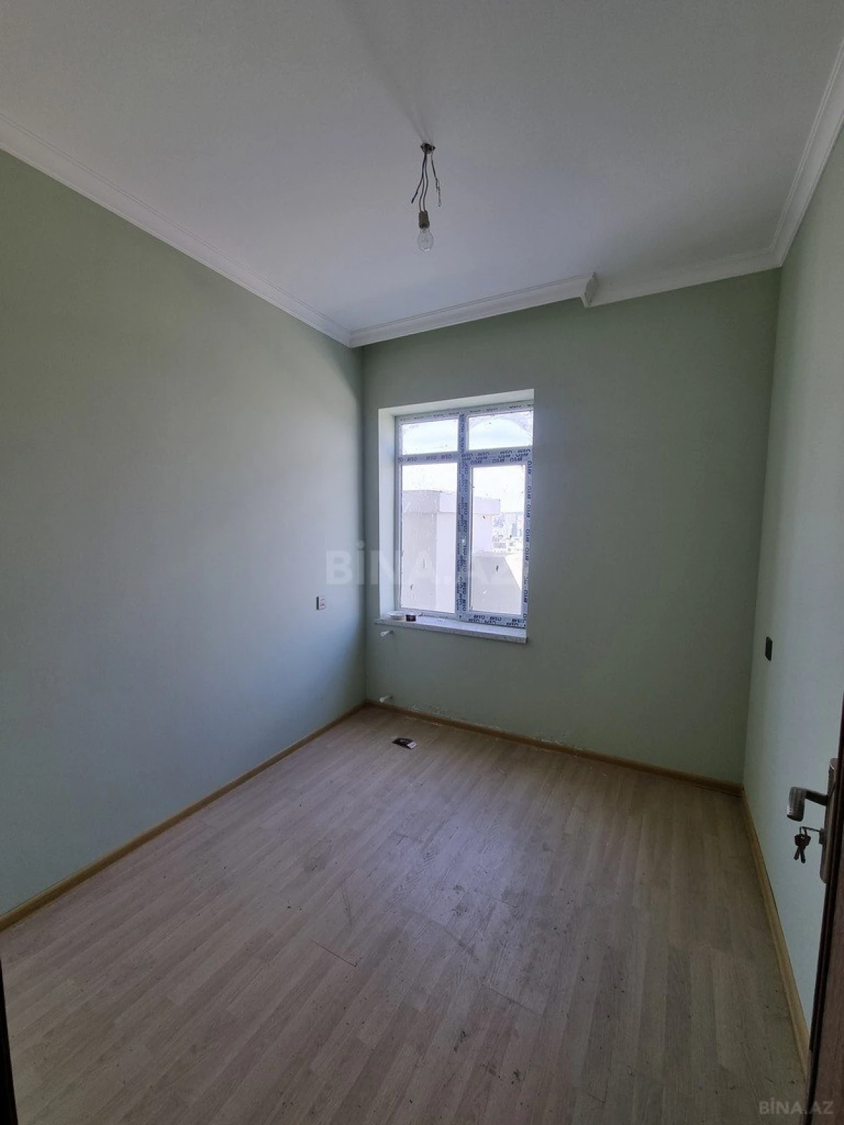 Satılır 6 otaqlı mənzil 340 m²