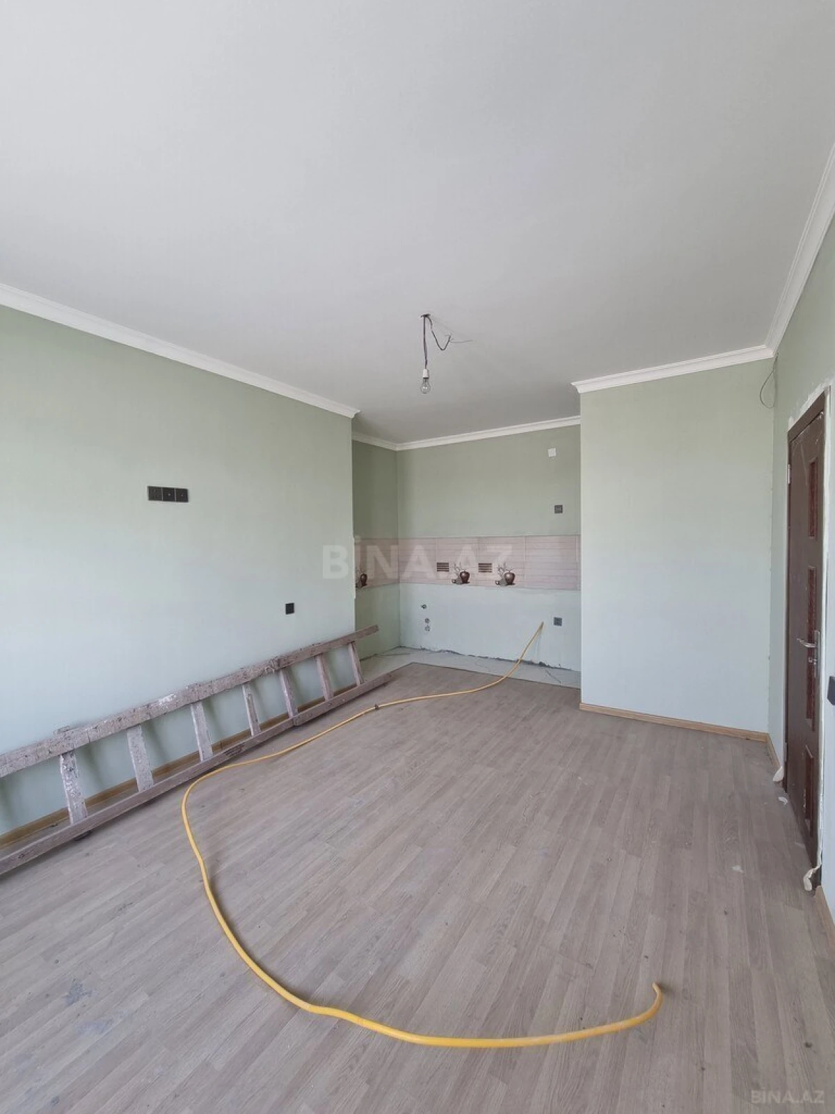 Satılır 6 otaqlı mənzil 340 m²