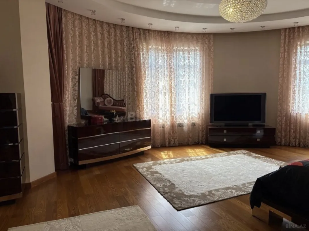 Satılır 8 otaqlı həyət evi 600 m²