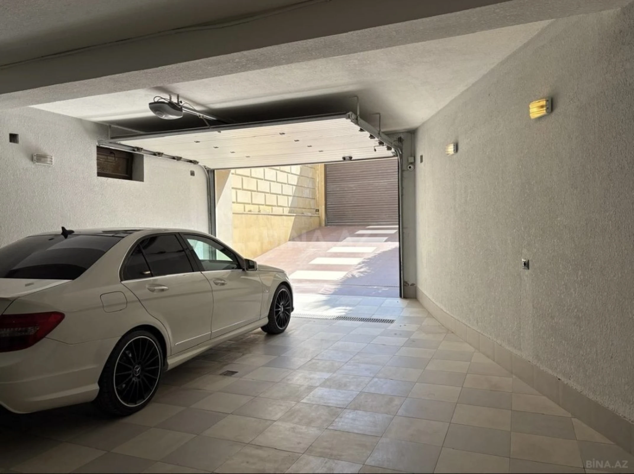 Satılır 8 otaqlı həyət evi 600 m²