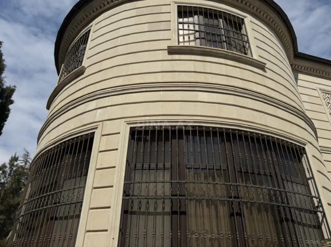 Satılır 8 otaqlı həyət evi 600 m²