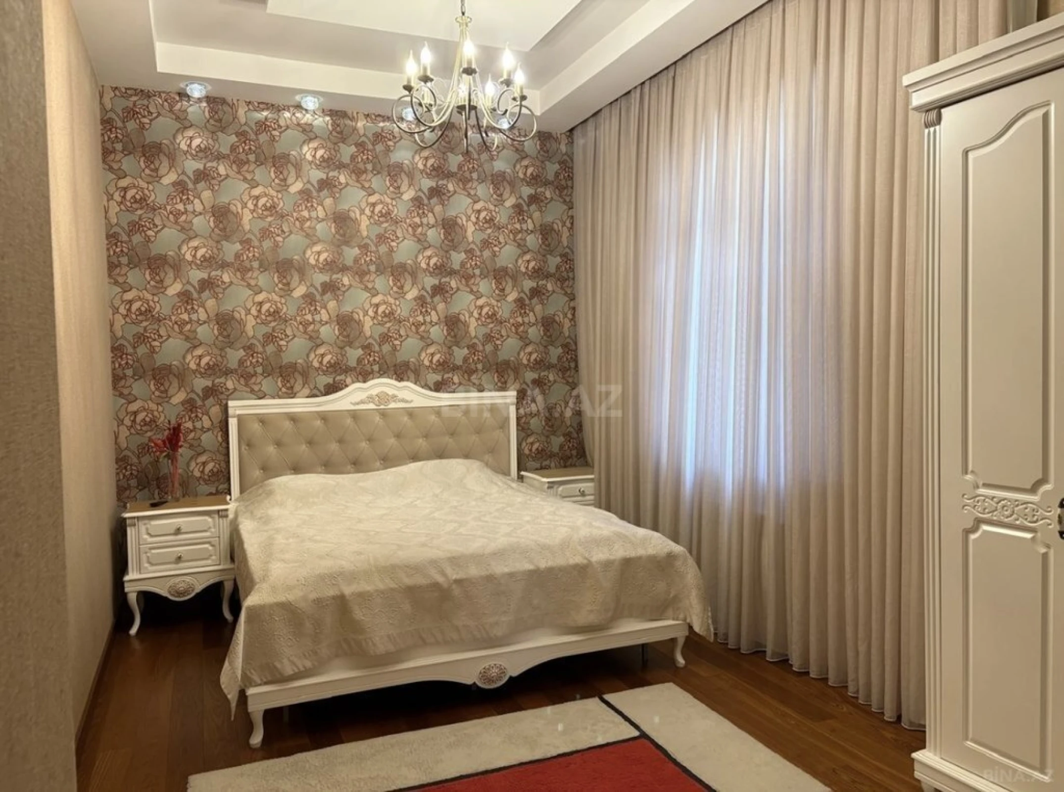 Satılır 8 otaqlı həyət evi 600 m²
