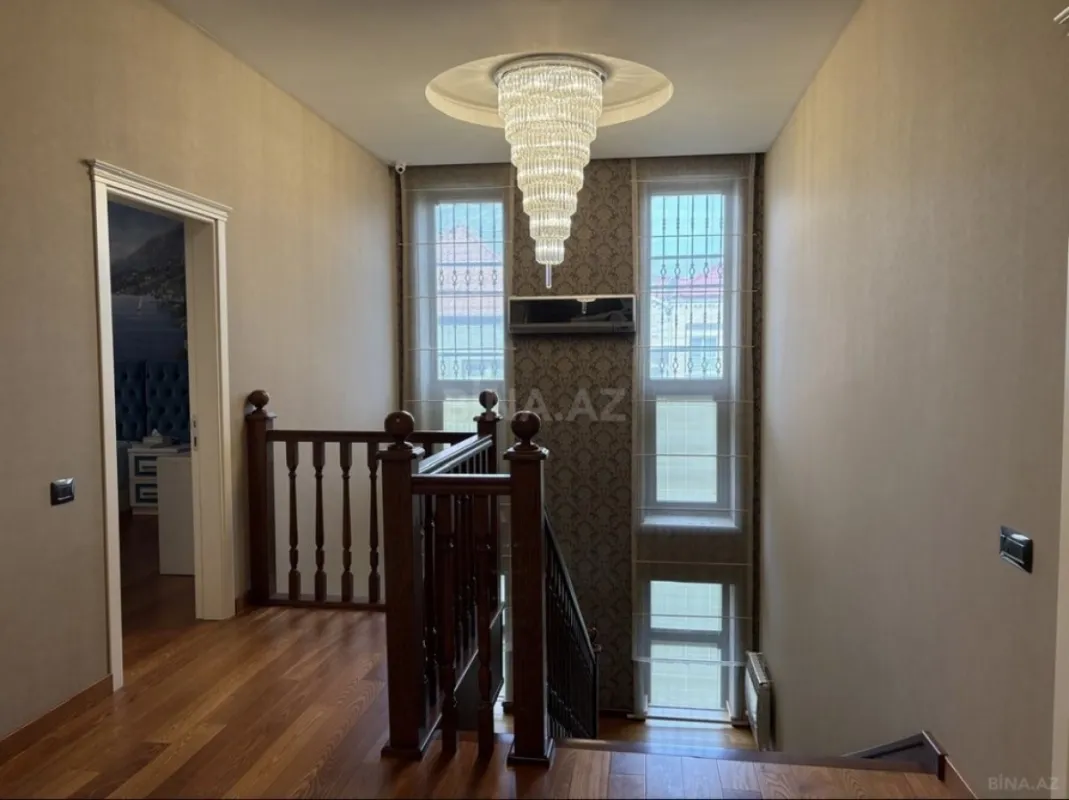 Satılır 8 otaqlı həyət evi 600 m²