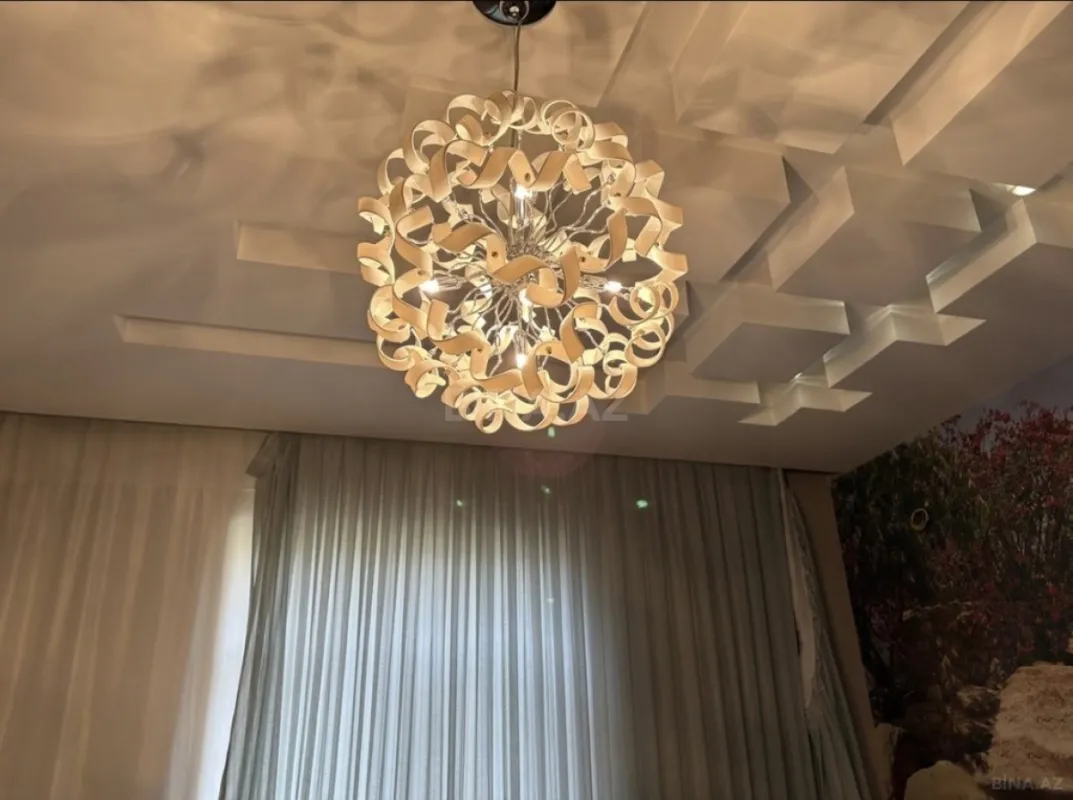 Satılır 8 otaqlı həyət evi 600 m²