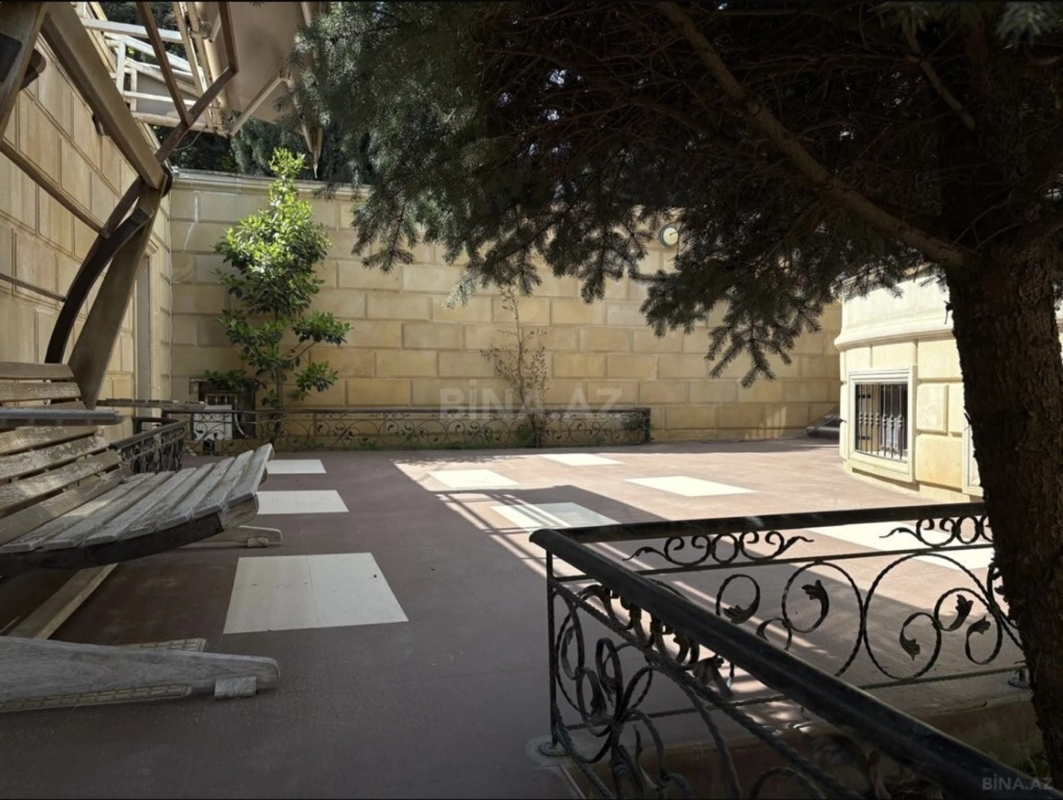 Satılır 8 otaqlı həyət evi 600 m²