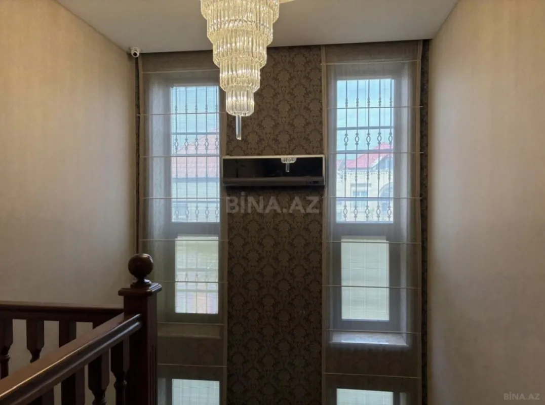 Satılır 8 otaqlı həyət evi 600 m²