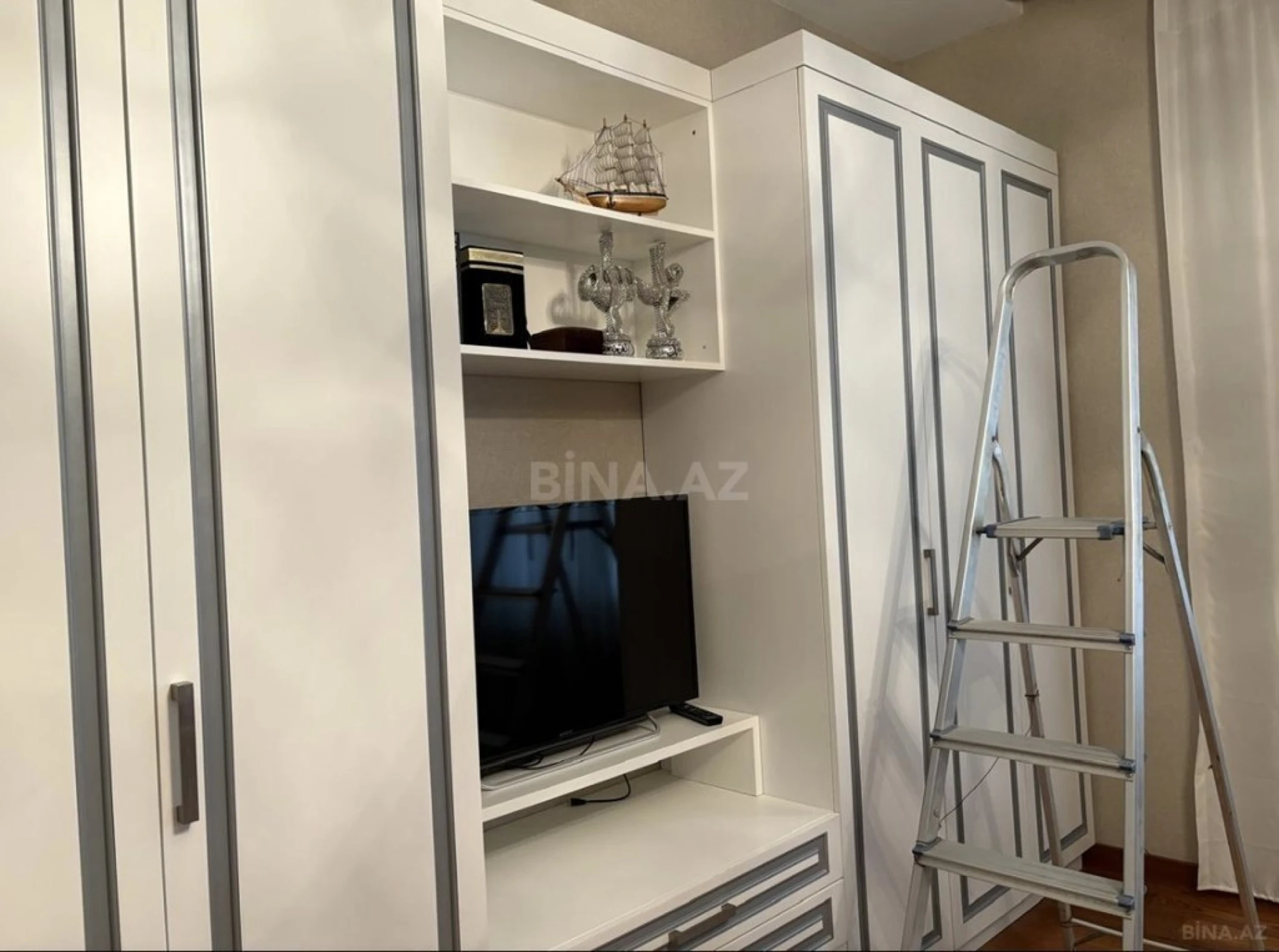 Satılır 8 otaqlı həyət evi 600 m²