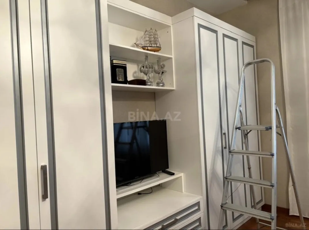 Satılır 8 otaqlı həyət evi 600 m²