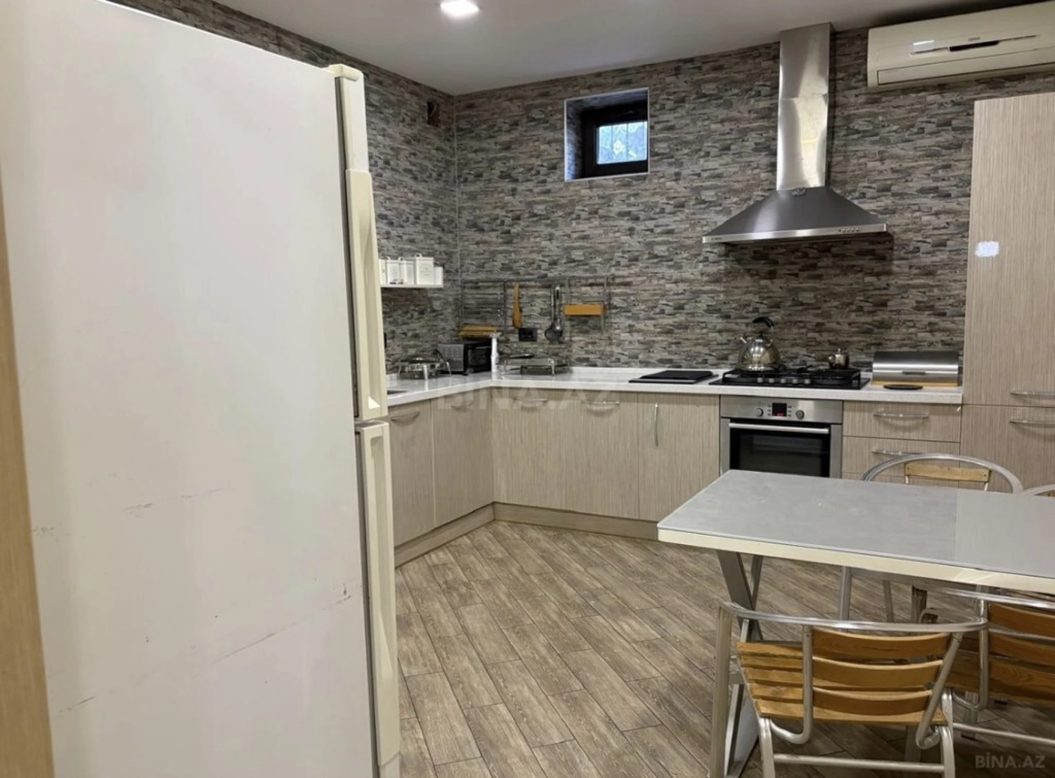 Satılır 8 otaqlı həyət evi 600 m²